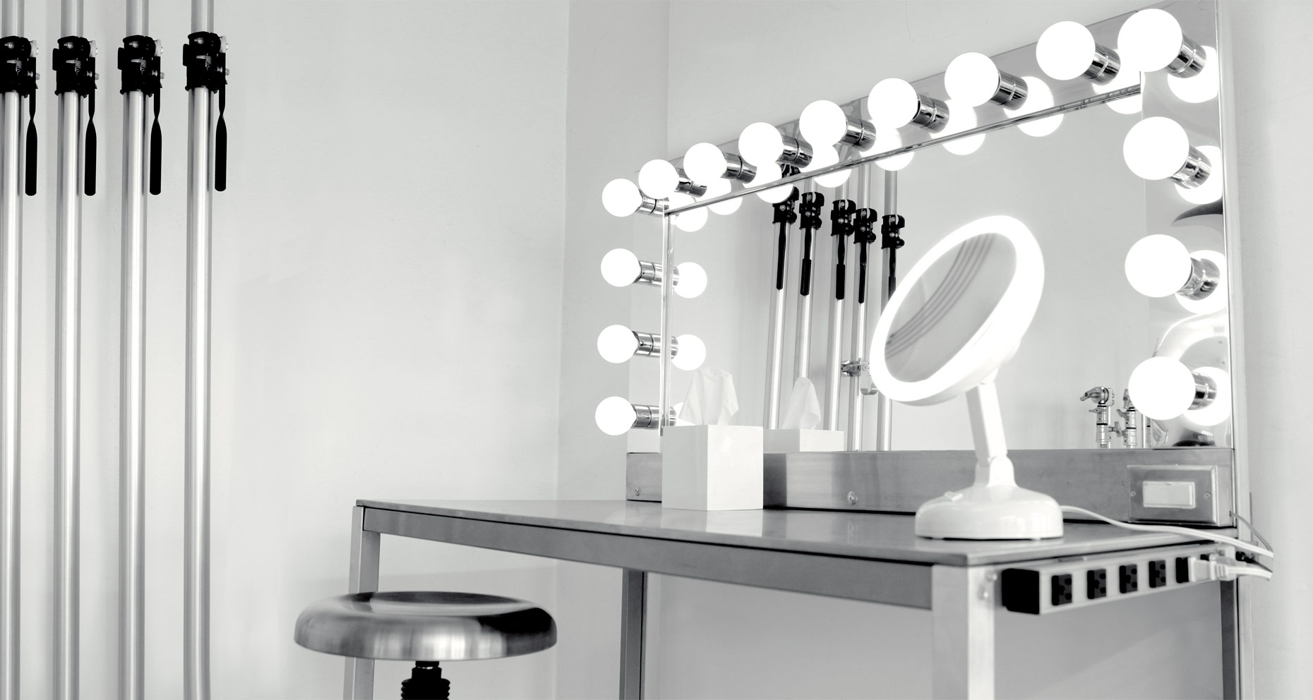 studio-makeup mirror -luis-santana-nyc-based-still-life-commercial-photographer